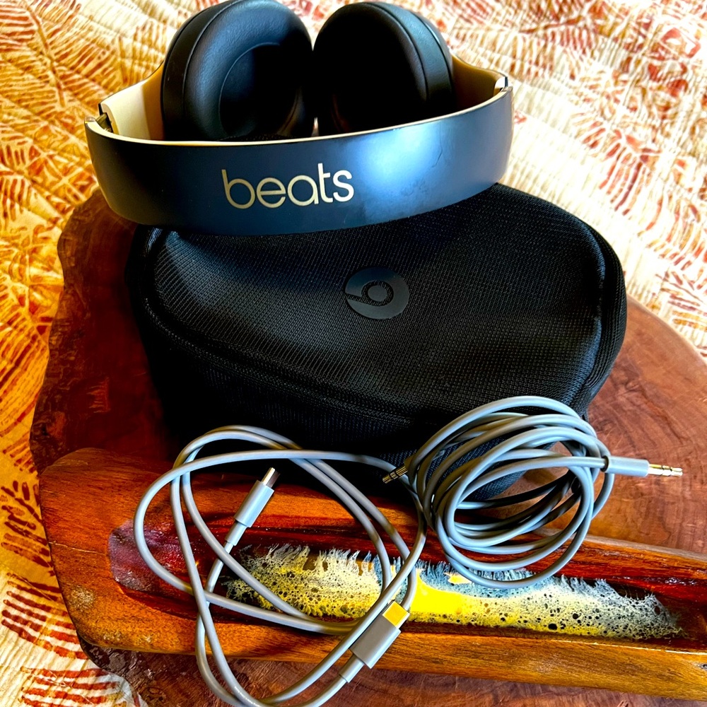 Beats Black/Gold Studio 3  Over-Ear Headphones